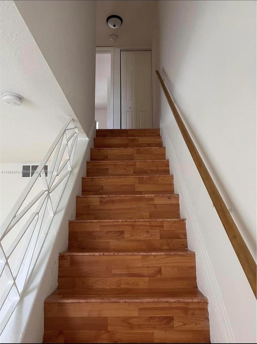 TOWNHOUSES OF PLANTATION - Residential Lease
