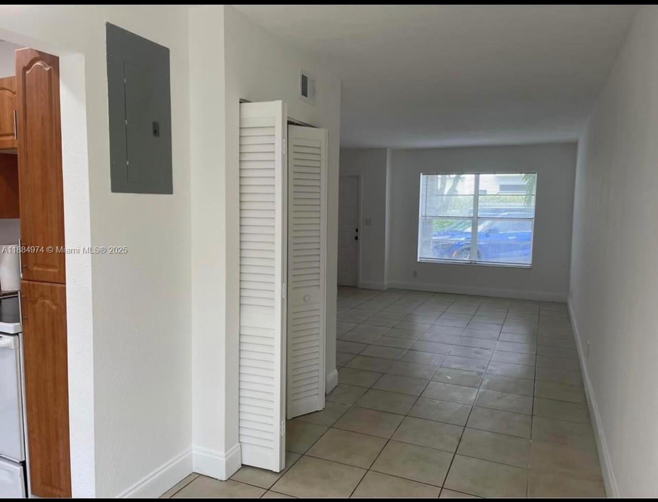 TOWNHOUSES OF PLANTATION - Residential Lease