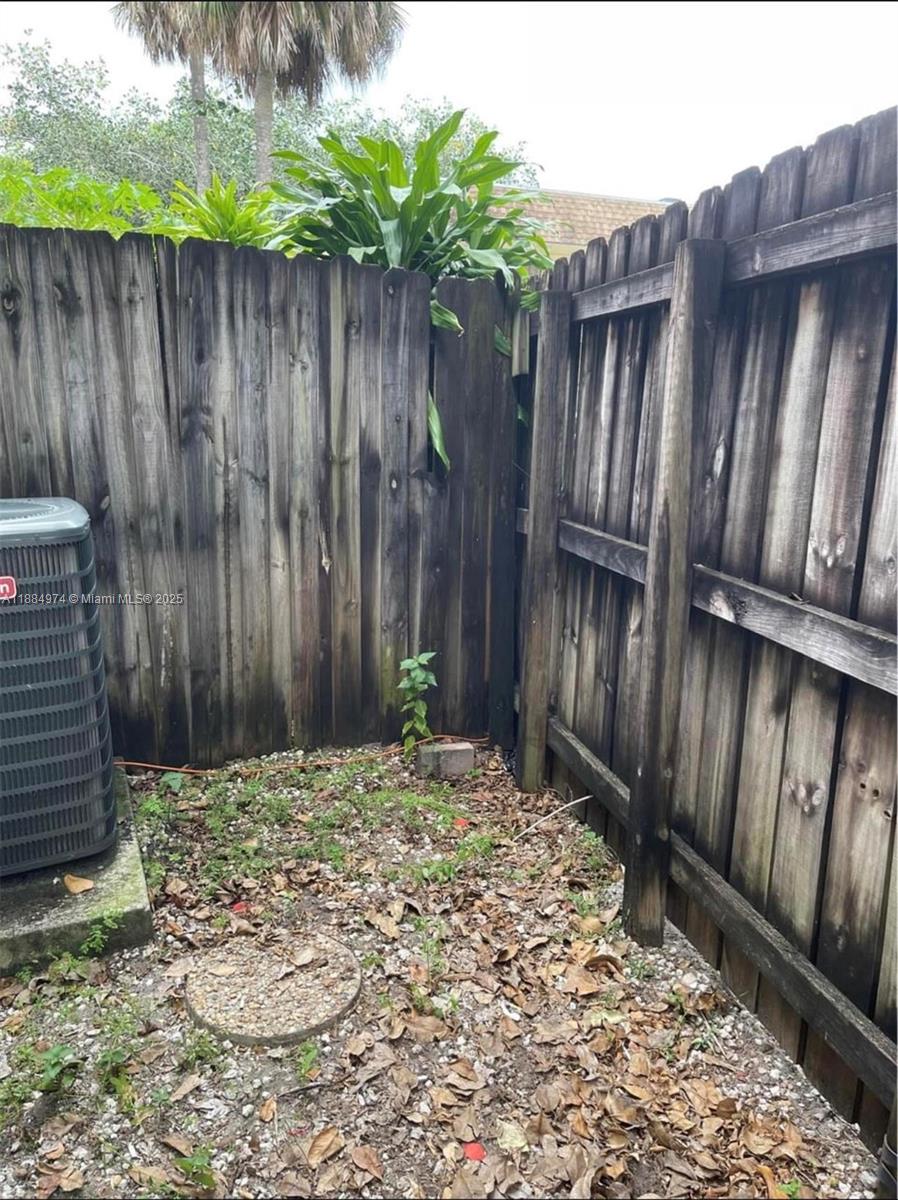 TOWNHOUSES OF PLANTATION - Residential Lease