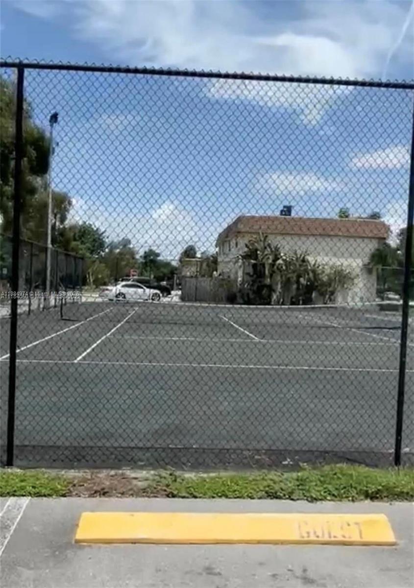 TOWNHOUSES OF PLANTATION - Residential Lease