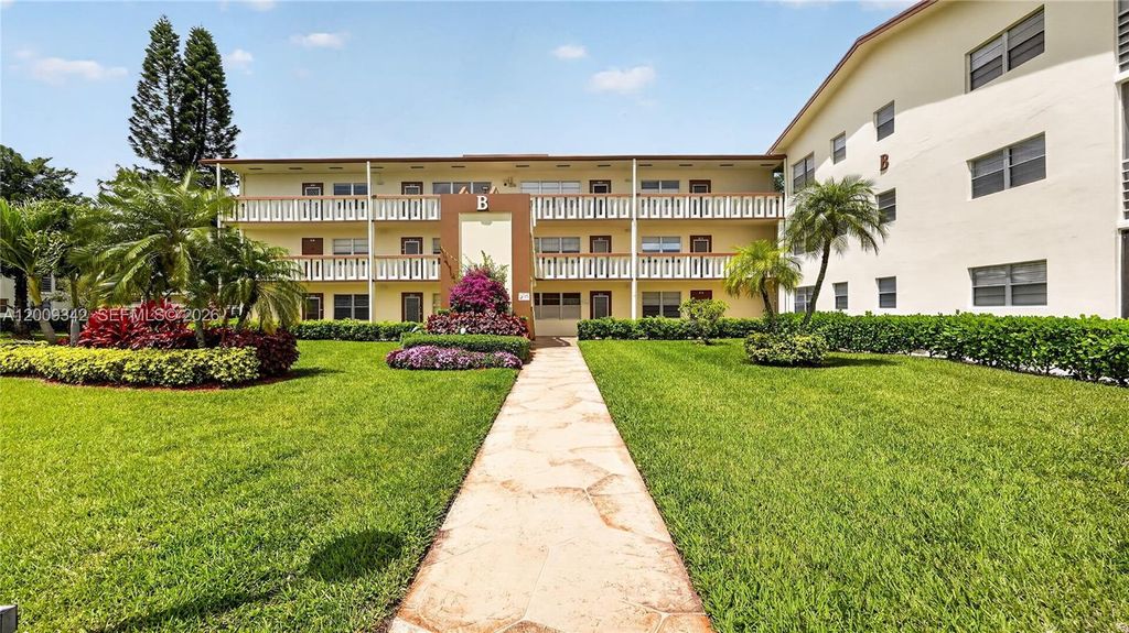 Photo of 48 Mansfield B #48, Boca Raton, FL 33434 (MLS # A12009342)
