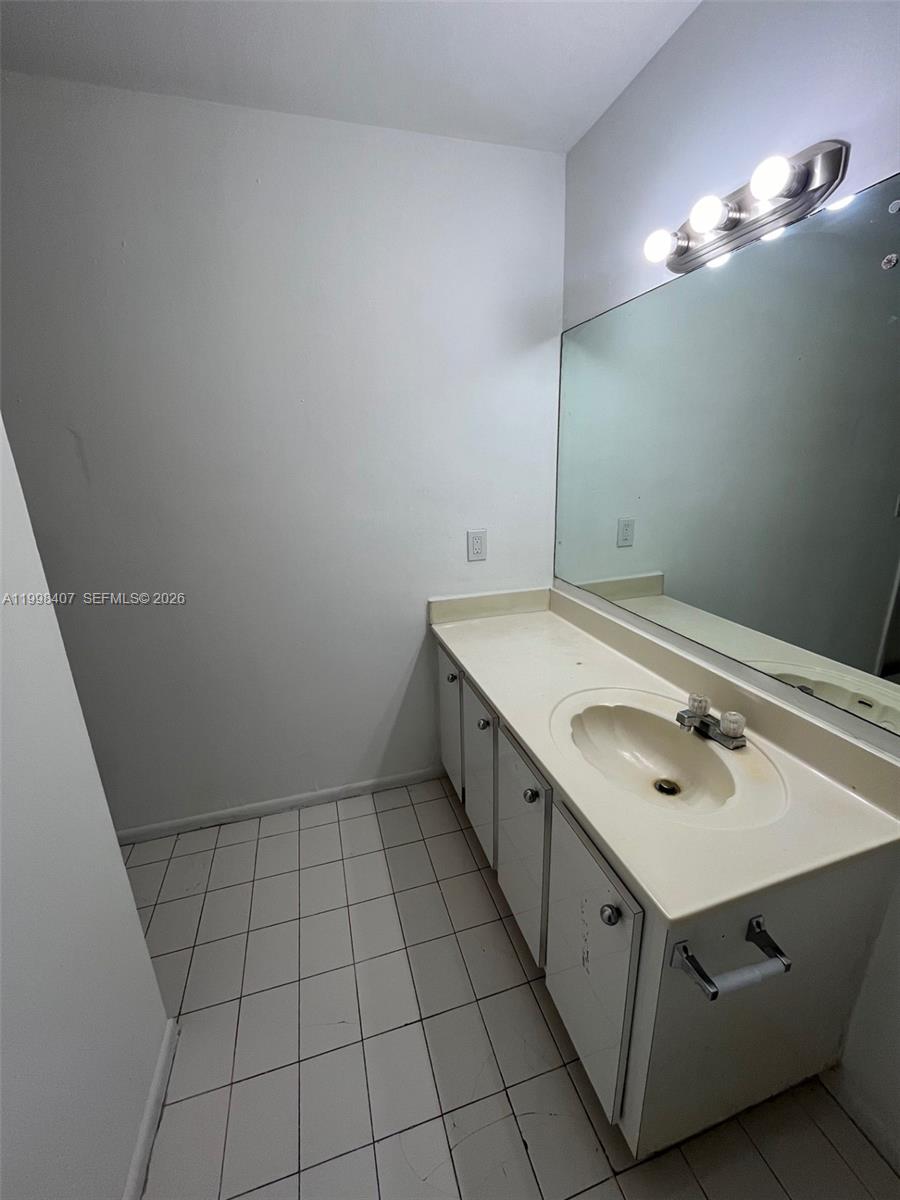 MOWRY VILLAS - Residential Lease