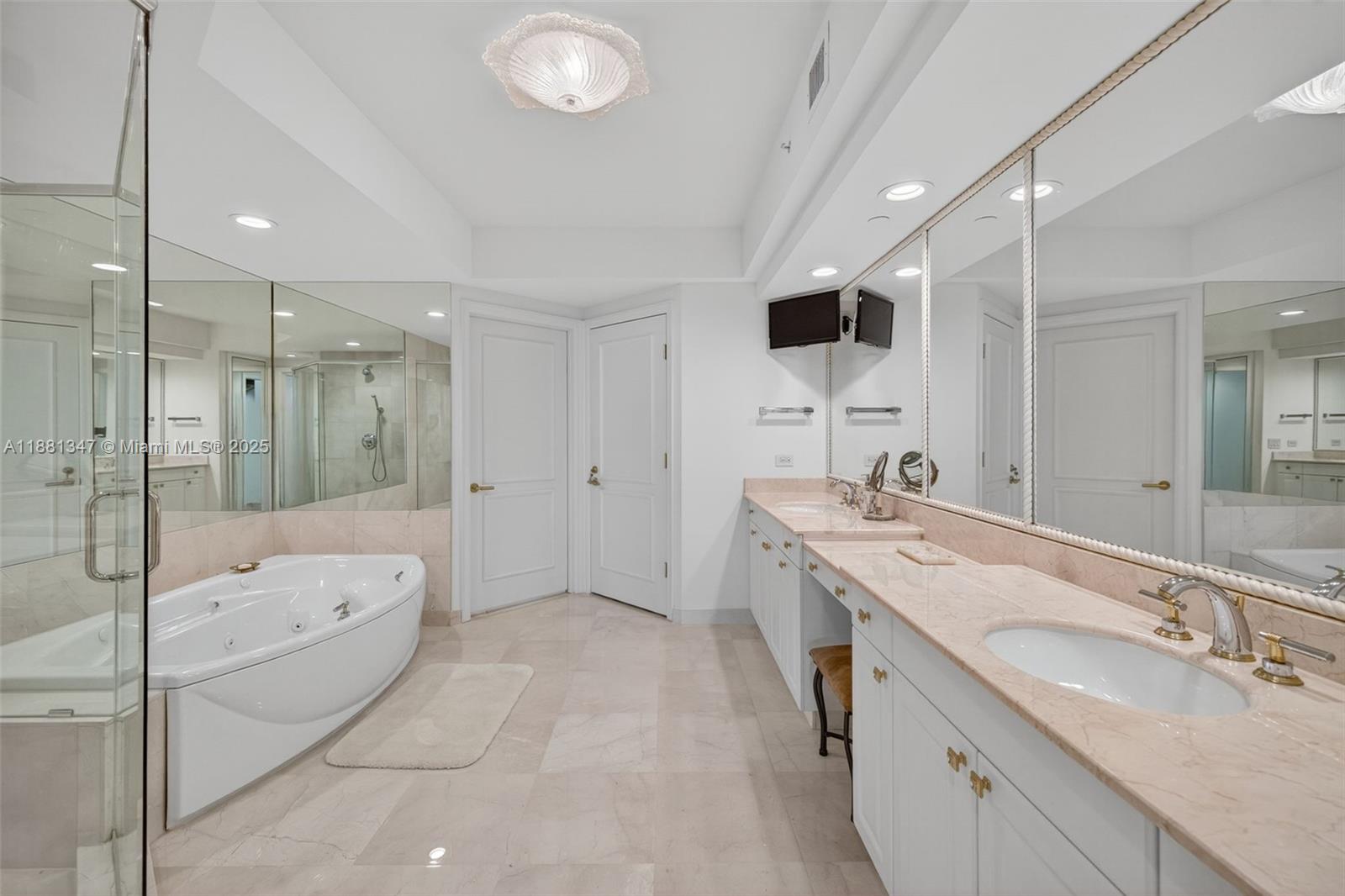 THE PENINSULA CONDO - Residential