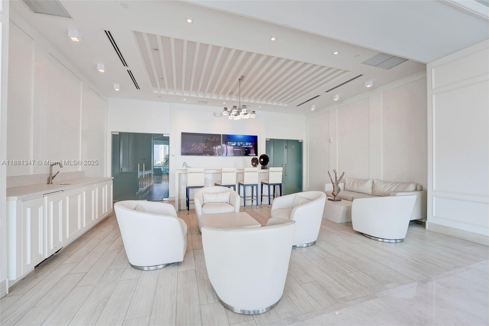 THE PENINSULA CONDO - Residential