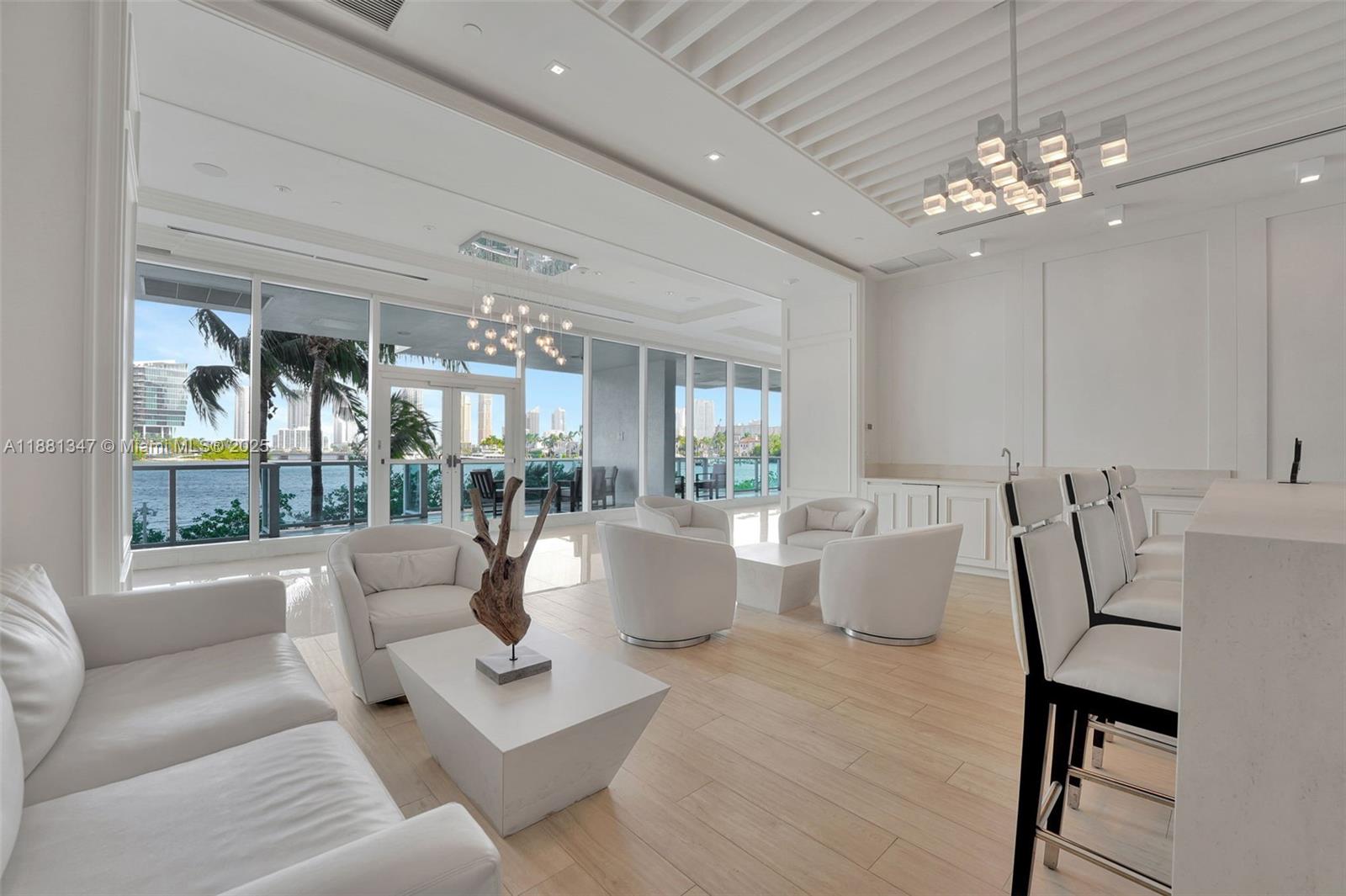 THE PENINSULA CONDO - Residential