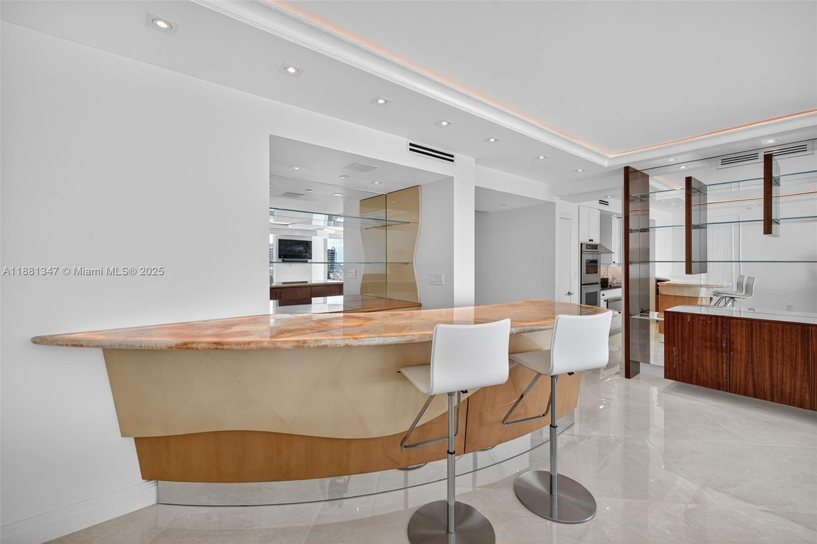 THE PENINSULA CONDO - Residential