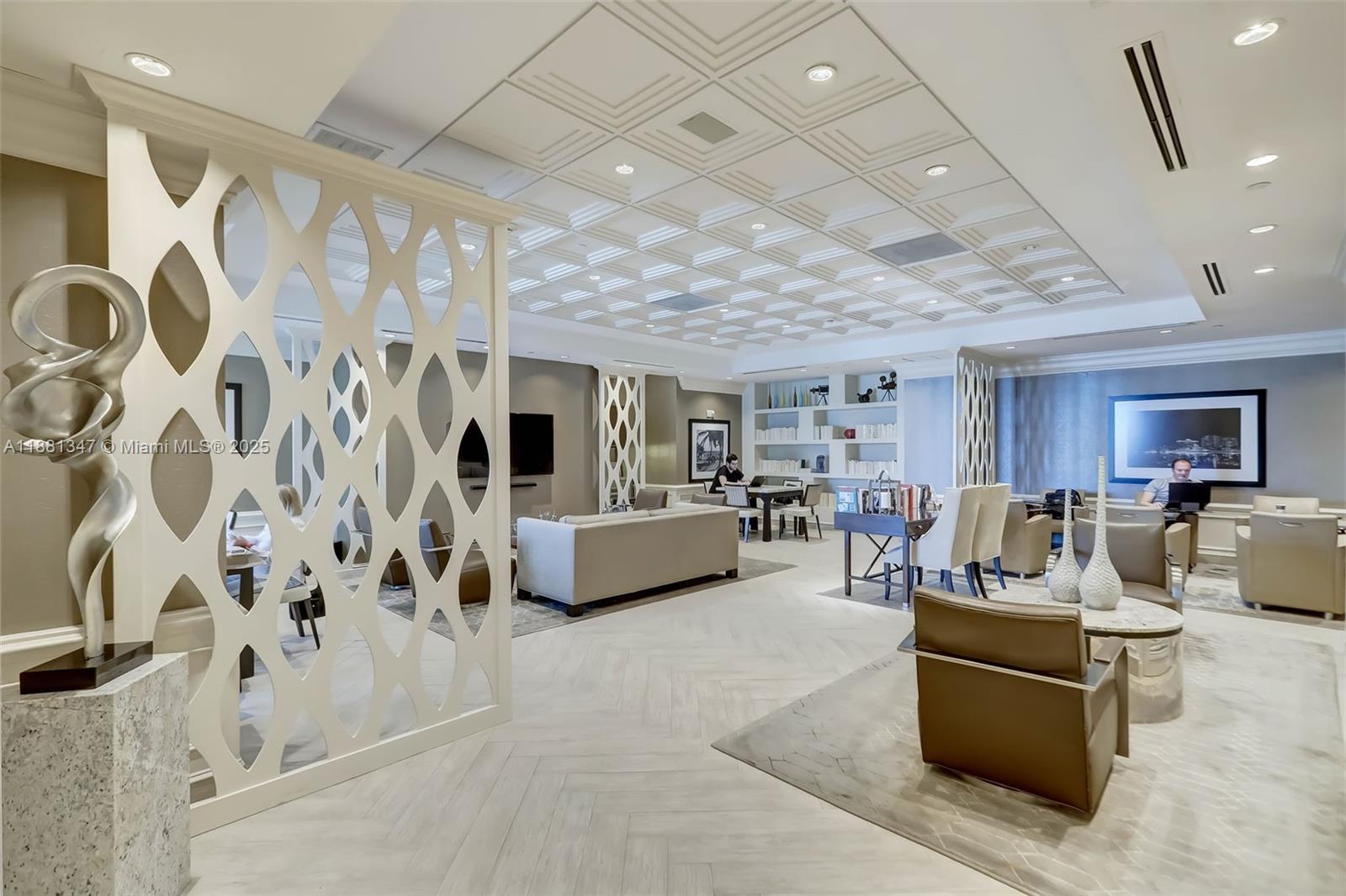 THE PENINSULA CONDO - Residential