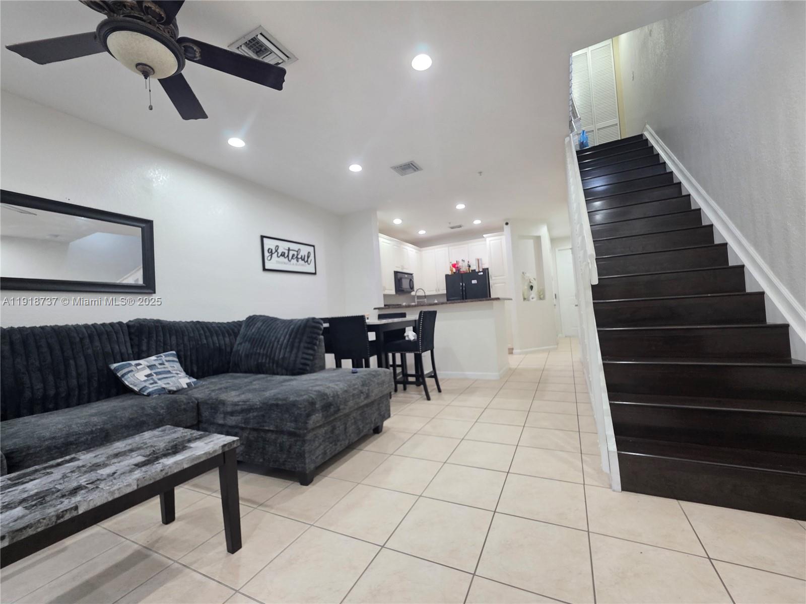 CALABRIA CONDOMINIUM - Residential Lease