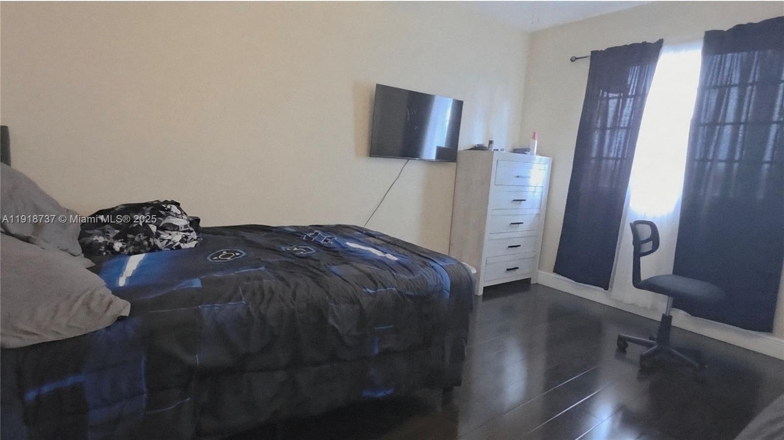 CALABRIA CONDOMINIUM - Residential Lease