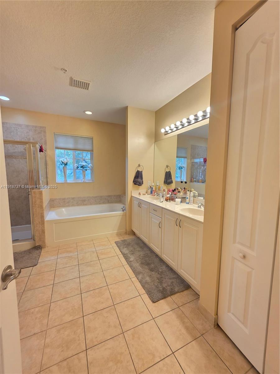 CALABRIA CONDOMINIUM - Residential Lease