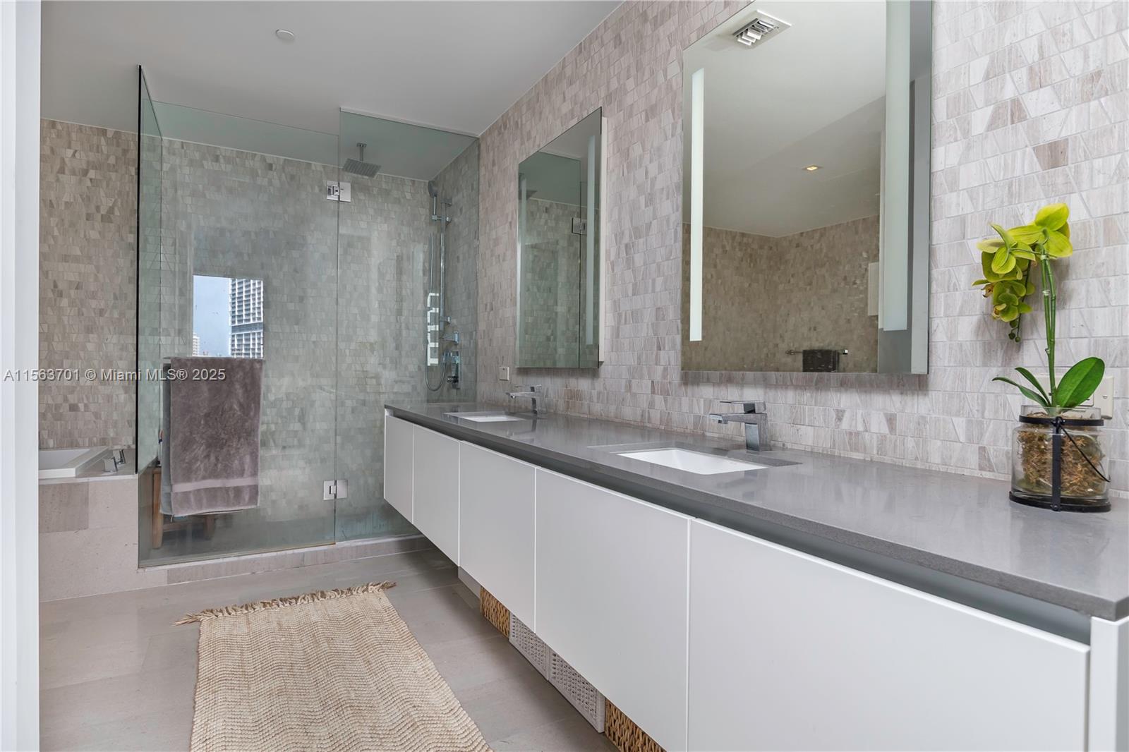 REACH CONDO - Residential