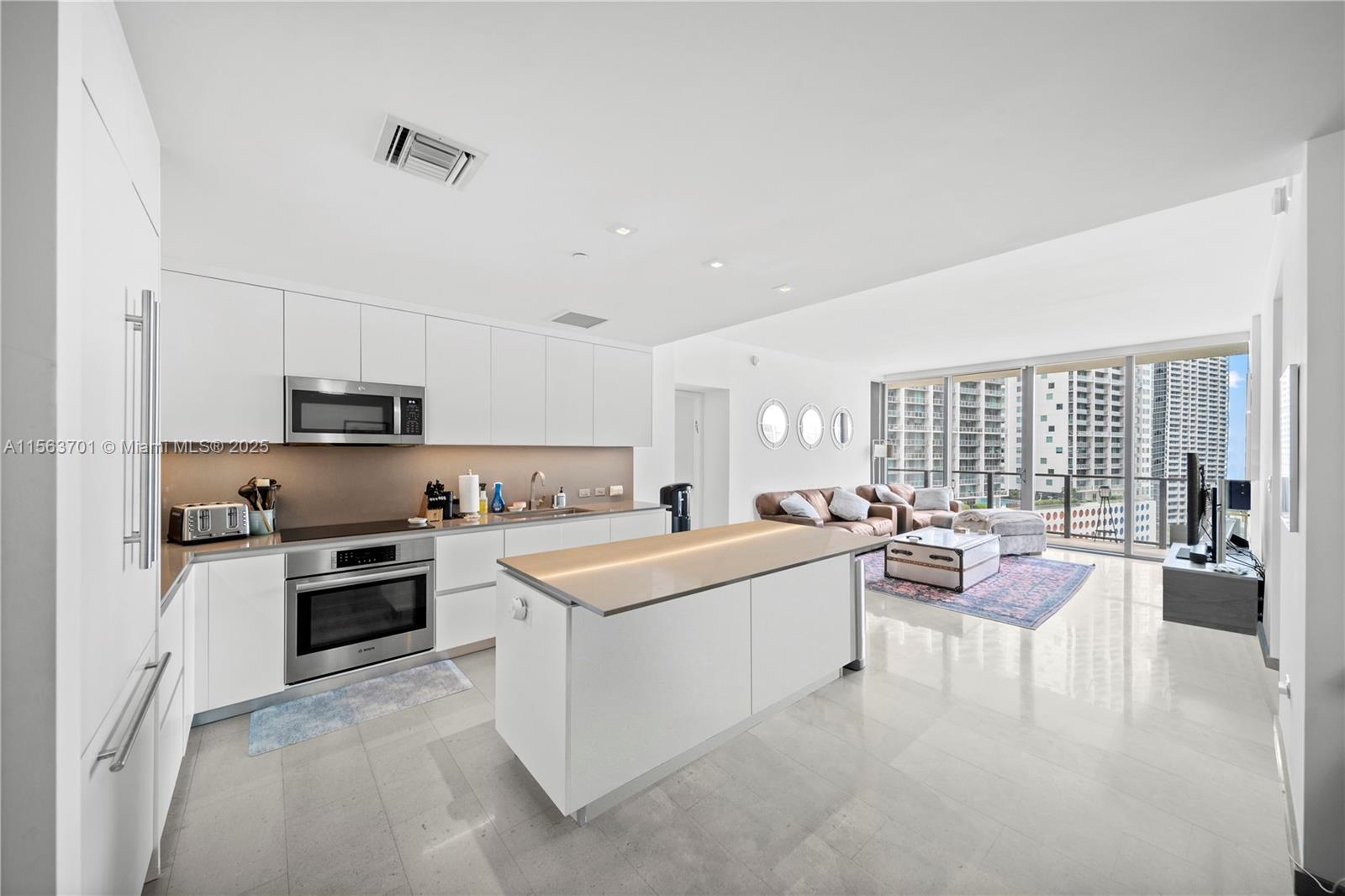 68 SE 6th St 1007