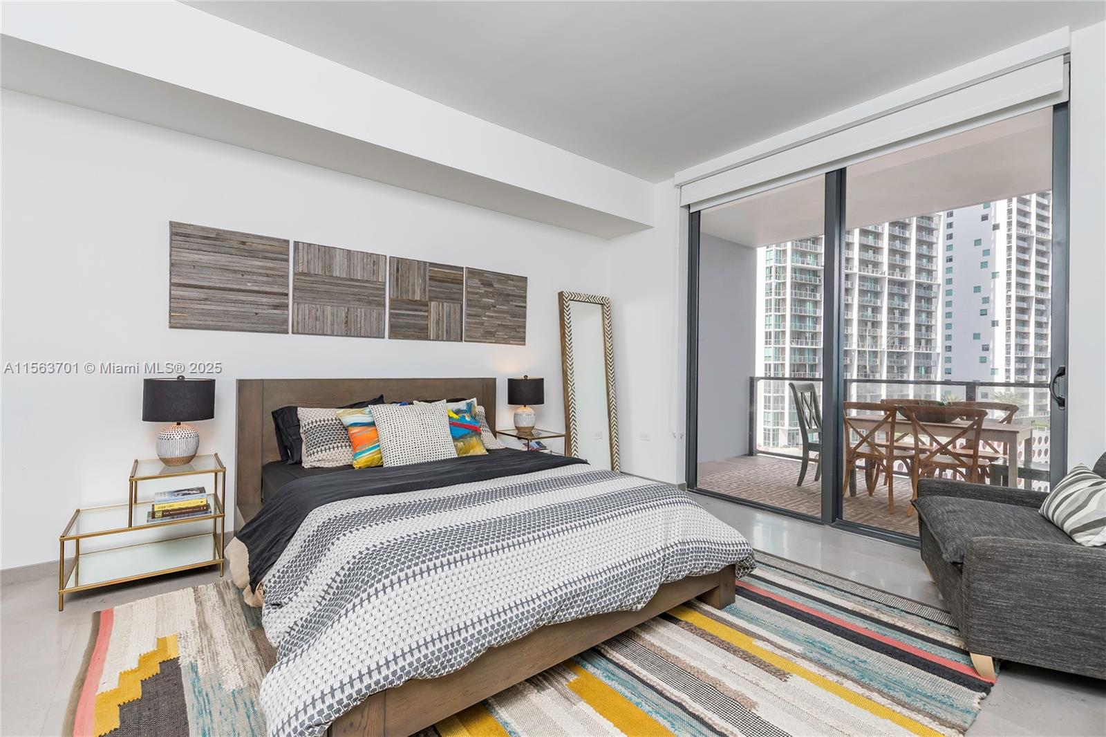 REACH CONDO - Residential