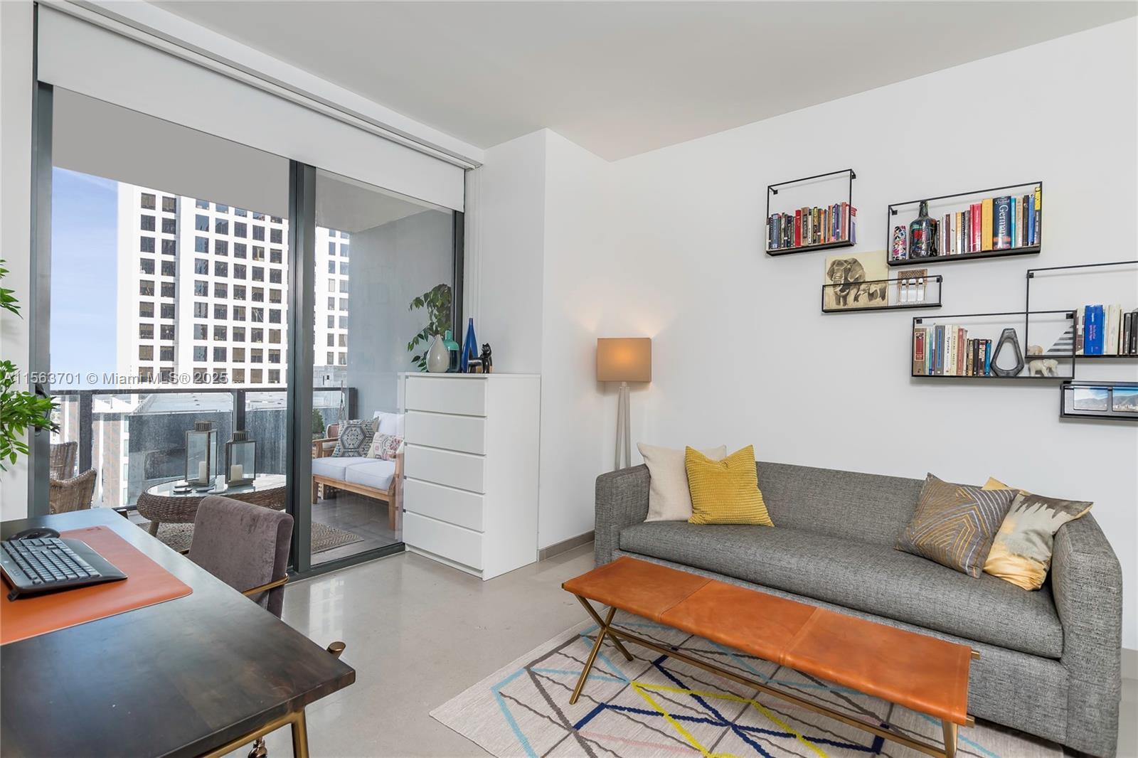 REACH CONDO - Residential