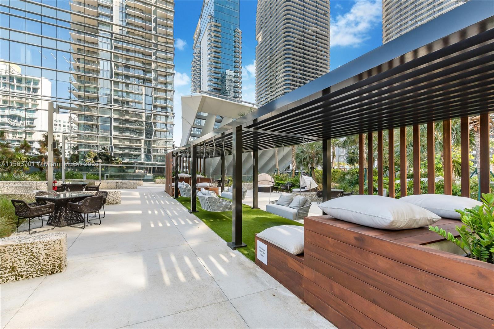 REACH CONDO - Residential