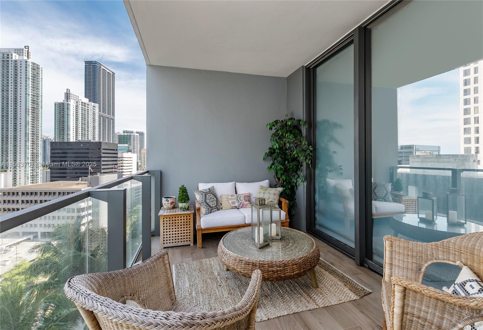 REACH CONDO - Residential