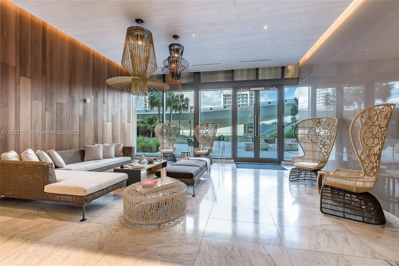 REACH CONDO - Residential