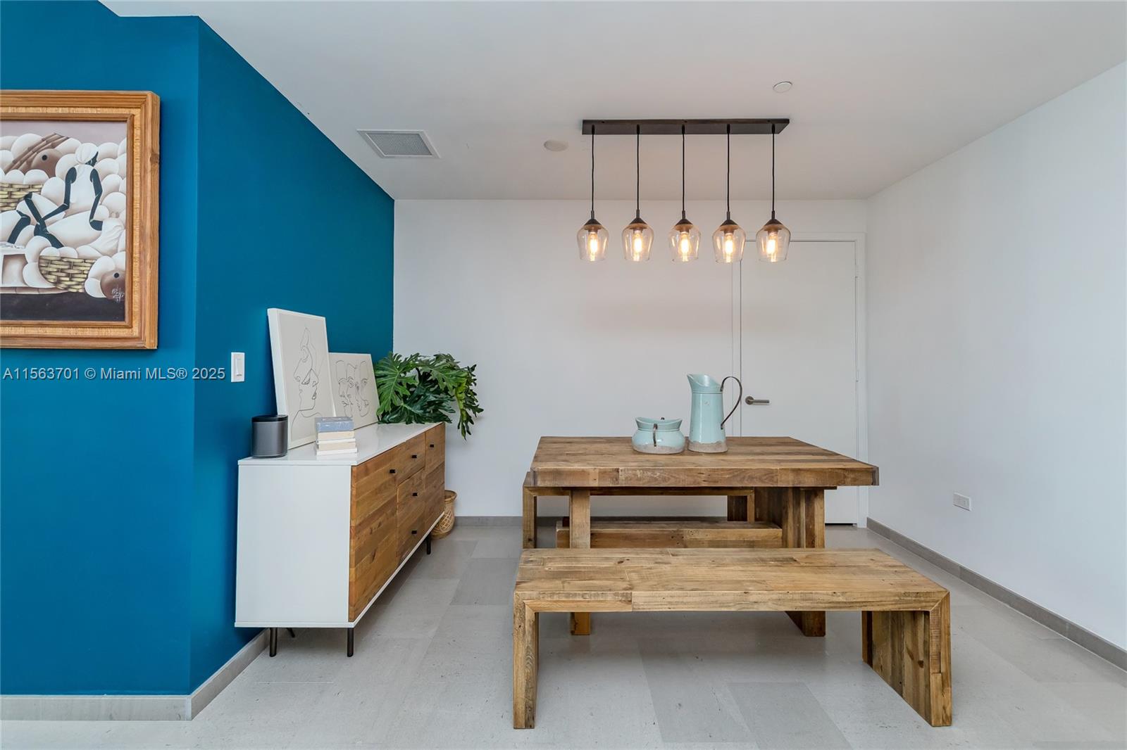 REACH CONDO - Residential