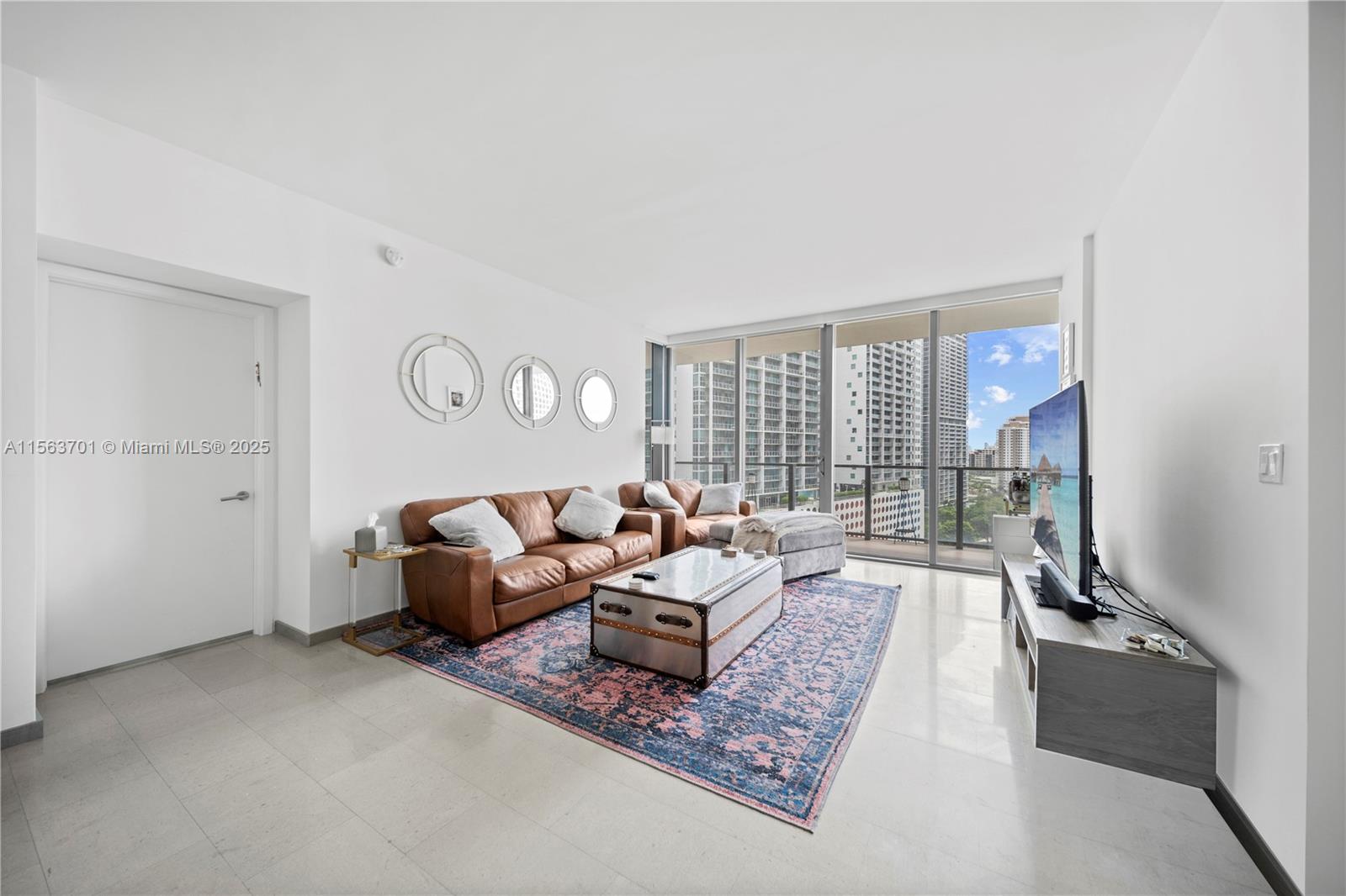 REACH CONDO - Residential