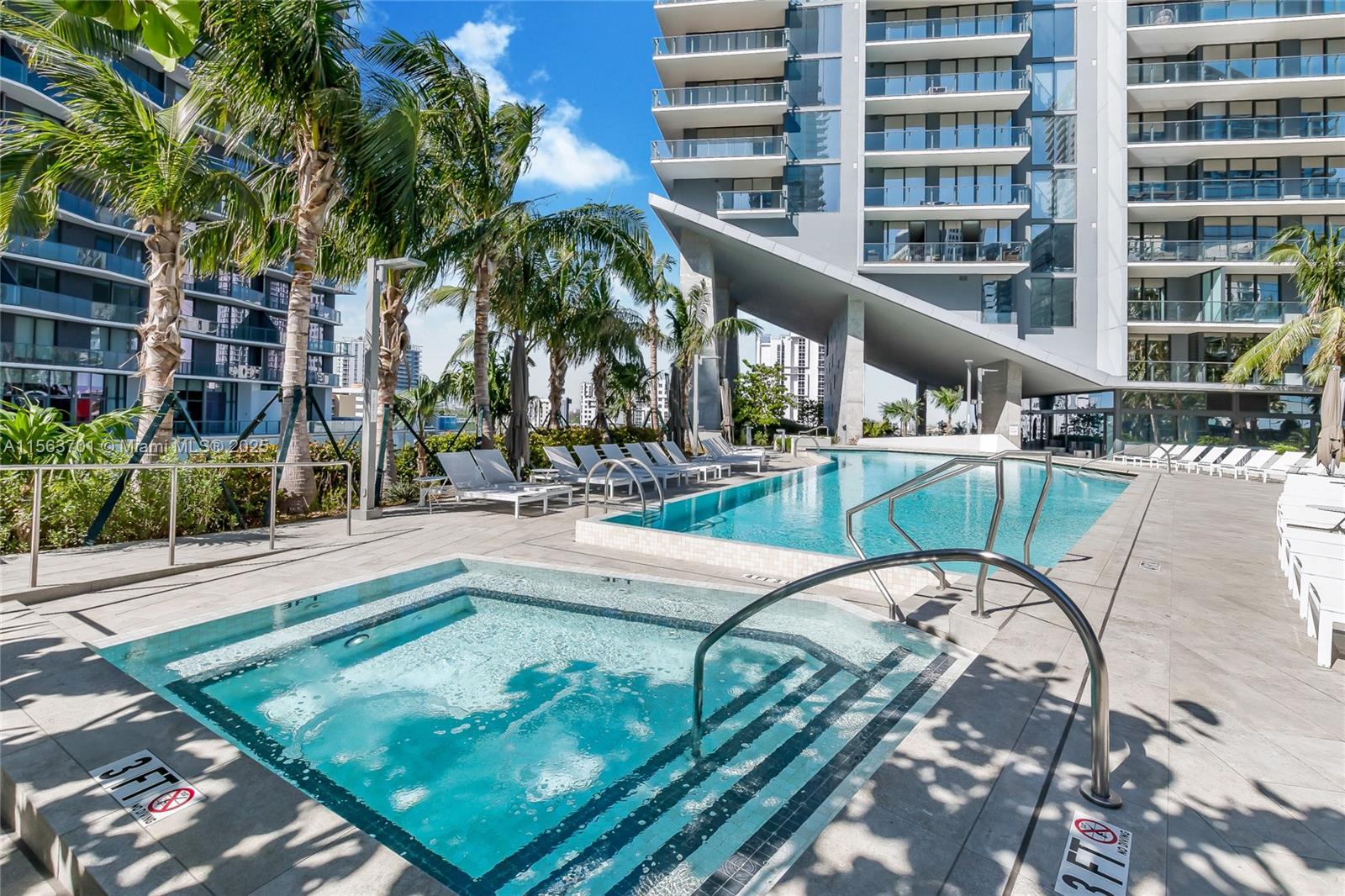 REACH CONDO - Residential