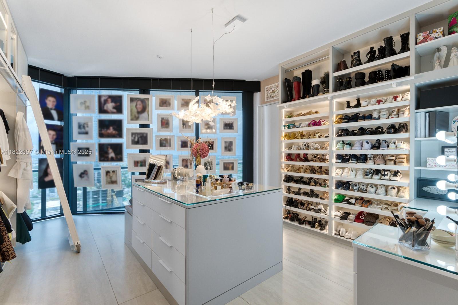 ONE THOUSAND MUSEUM CONDO - Residential