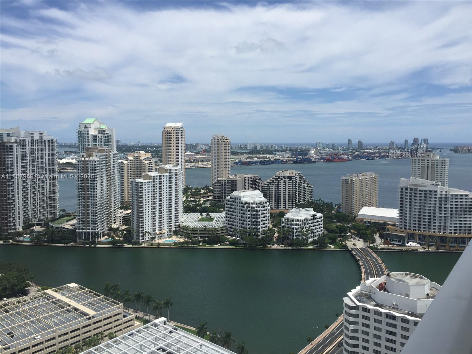 Beautiful 2/2 unit with bay and city views. Beige porcelanato floors throughout, split bedroom plan, open kitchen with stainless steel appliances + full amenities including pool, gym, 24 hr security, party room + more.