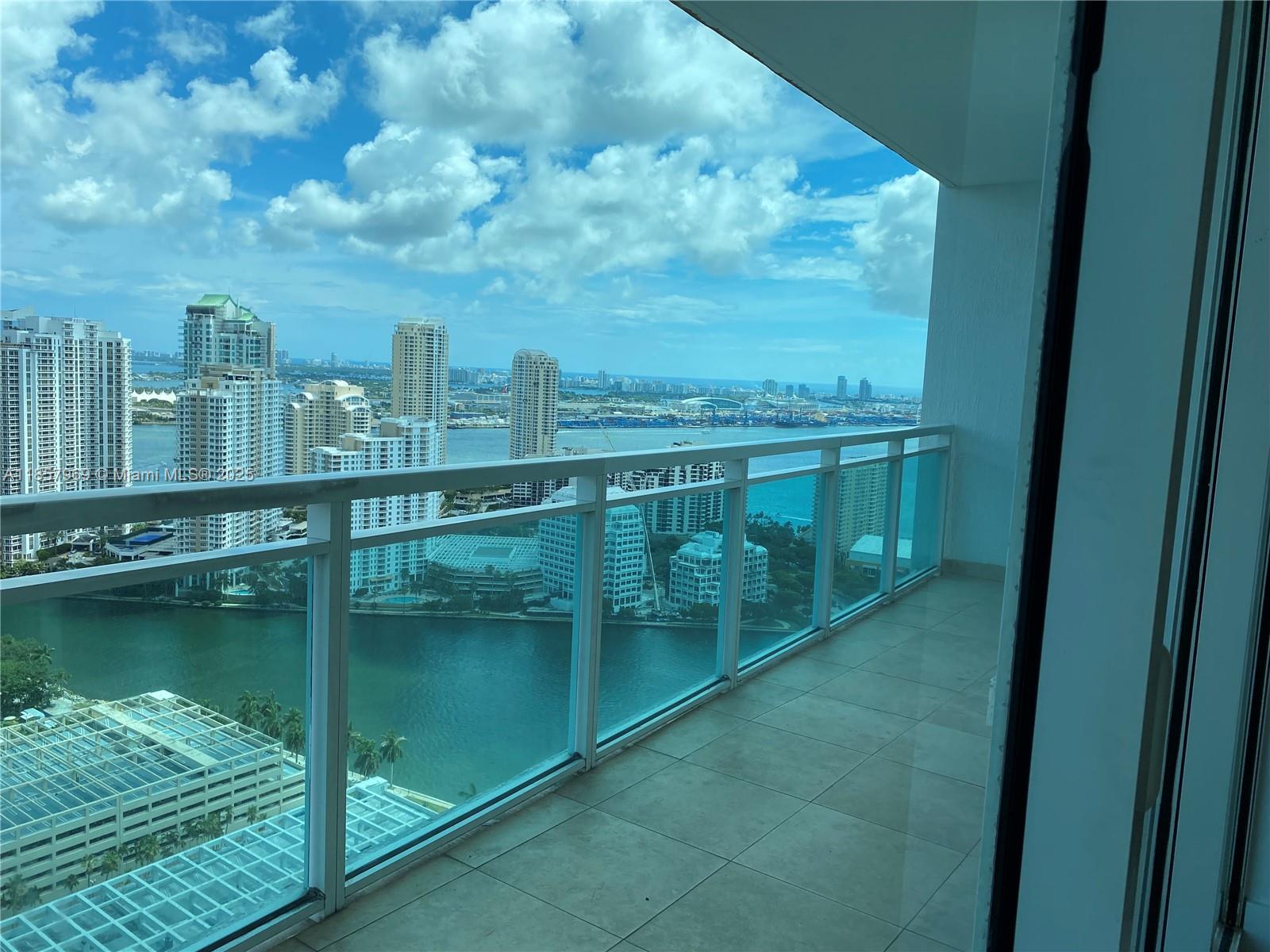 Beautiful 2/2 unit with bay and city views. Beige porcelanato floors throughout, split bedroom plan, open kitchen with stainless steel appliances + full amenities including pool, gym, 24 hr security, party room + more.