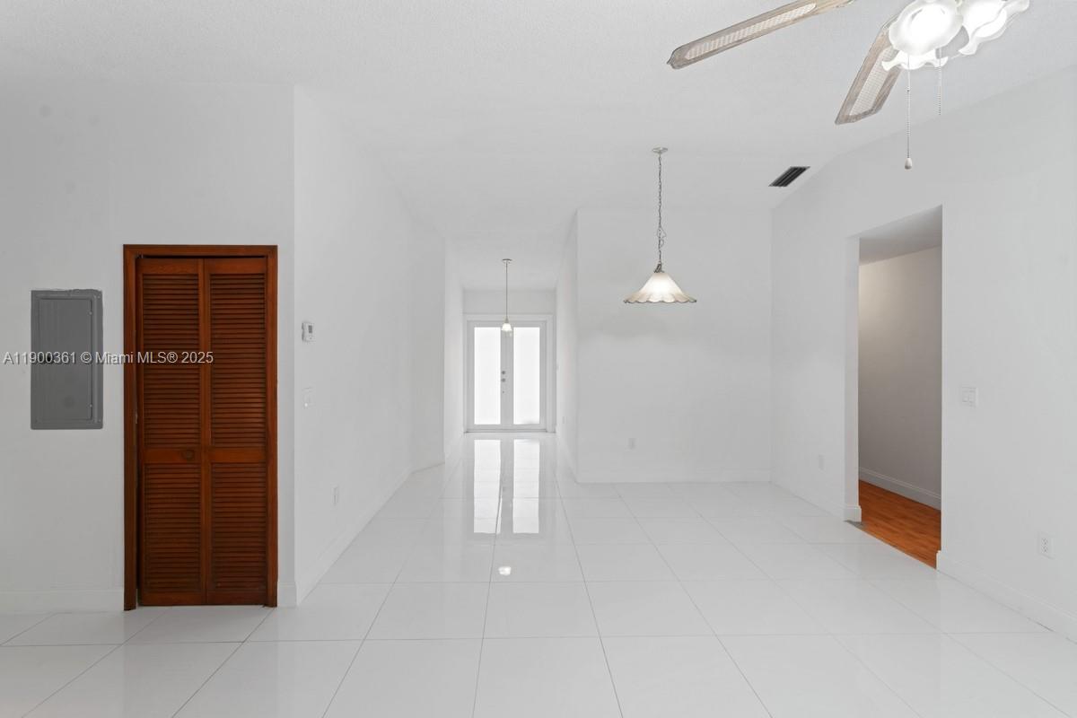 MUNNE SUB - Residential Lease