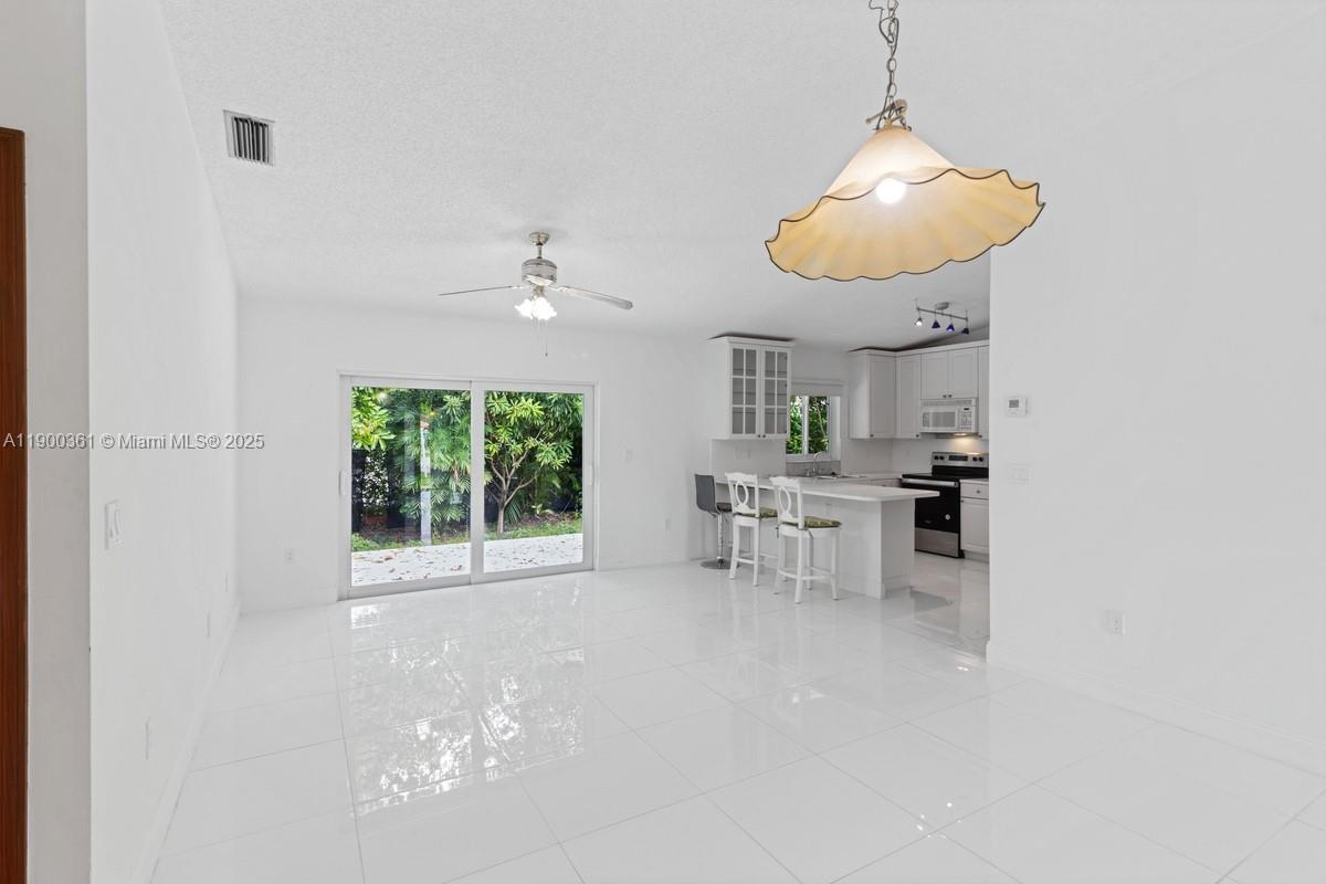 MUNNE SUB - Residential Lease