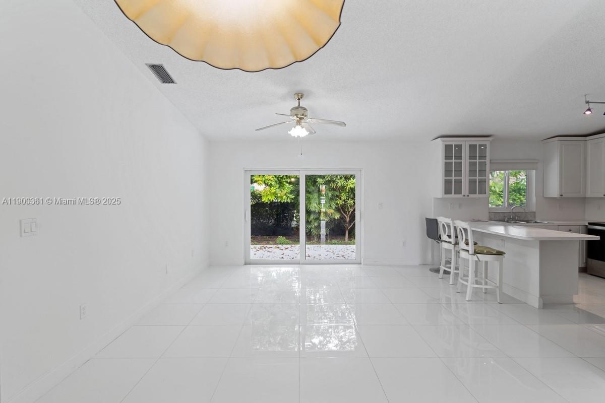 MUNNE SUB - Residential Lease