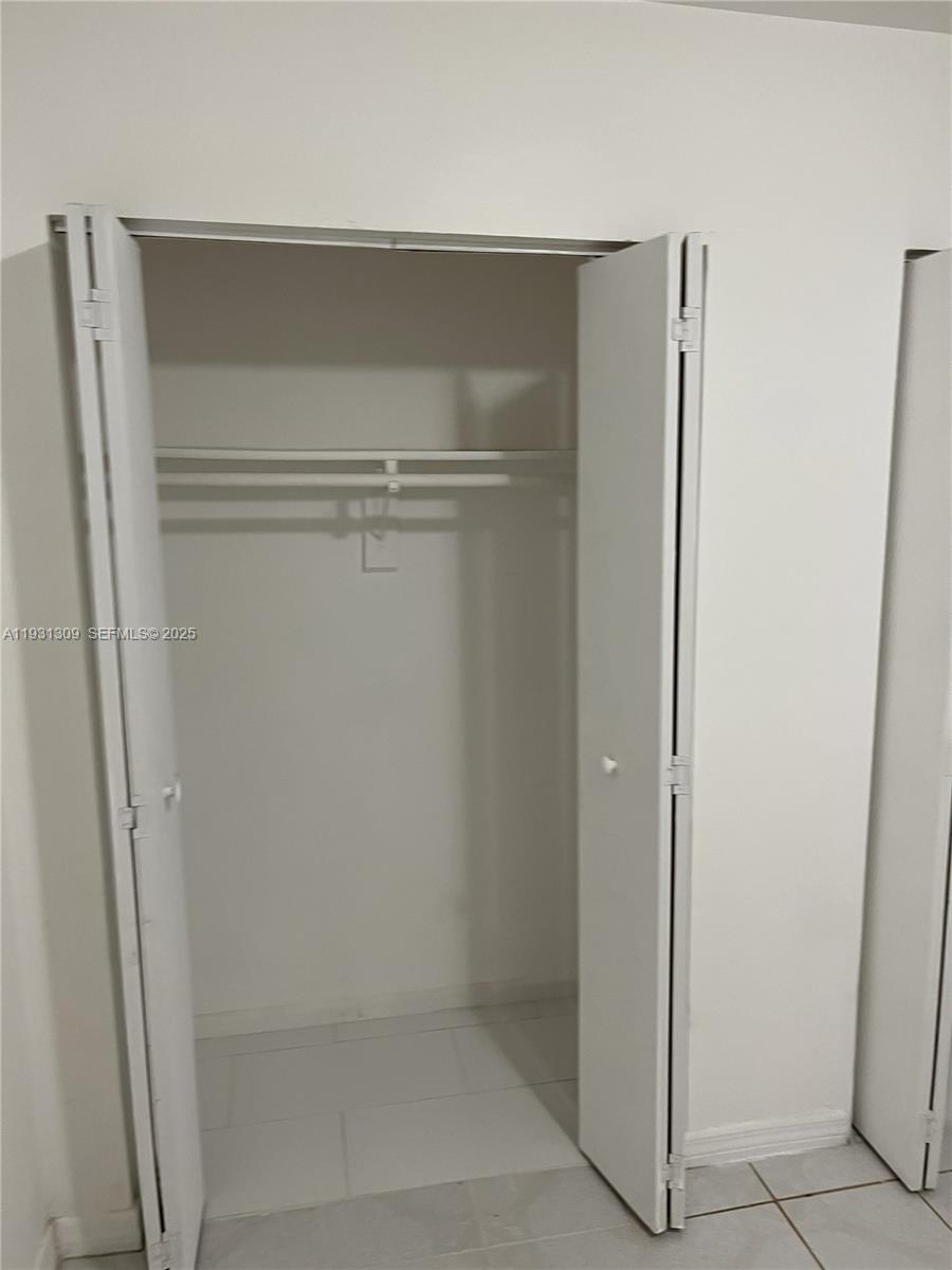 LOS ANGELES ESTATES SEC 3 - Residential Lease