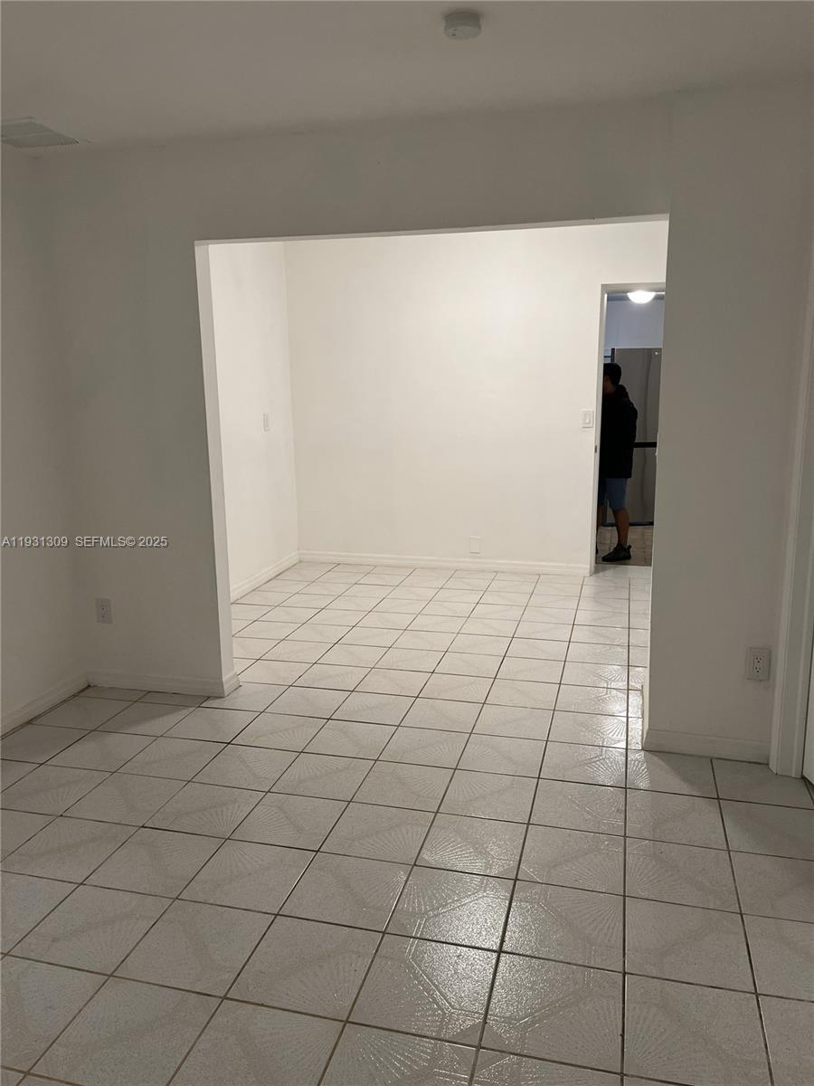 LOS ANGELES ESTATES SEC 3 - Residential Lease