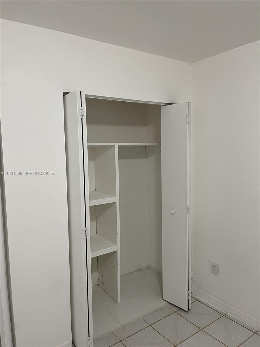 LOS ANGELES ESTATES SEC 3 - Residential Lease