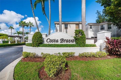 Photo of 4865 NW 108th Path, Doral, FL 33178 (MLS # A12106149)