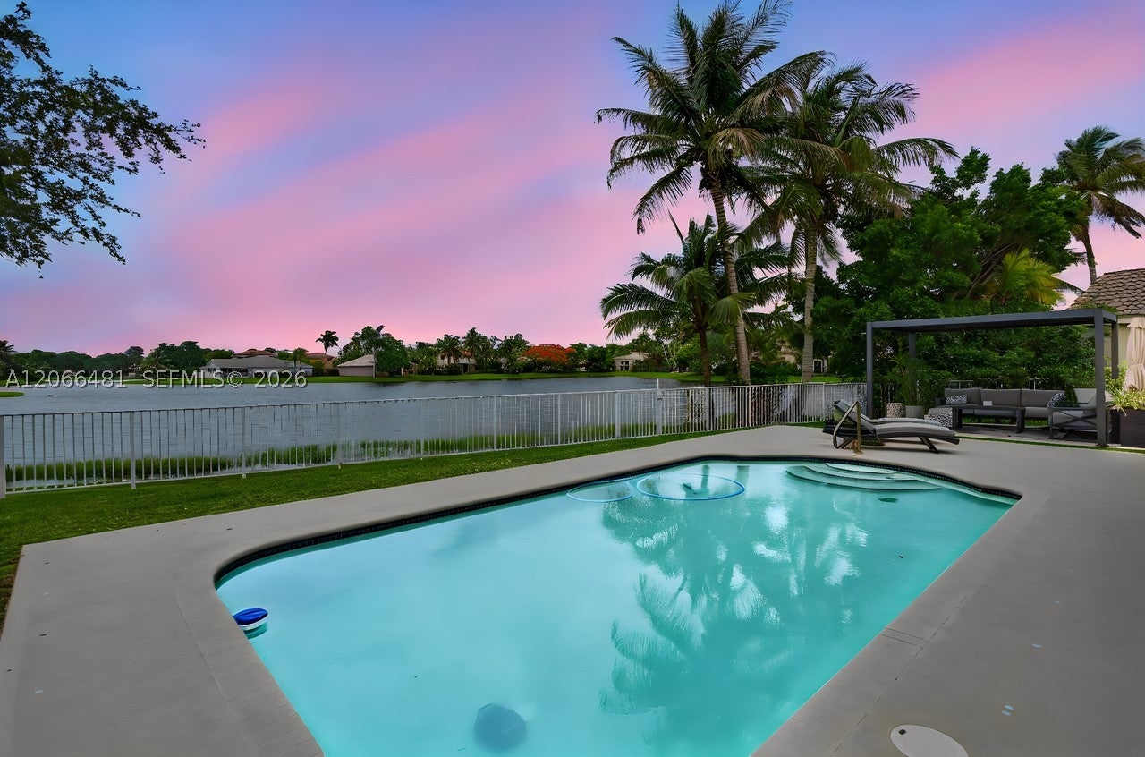 480 Cambridge Dr