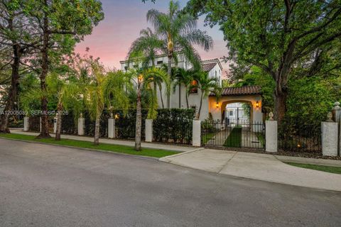 Tiny photo for 130 NE 45th St, Miami, FL 33137 (MLS # A12005089)