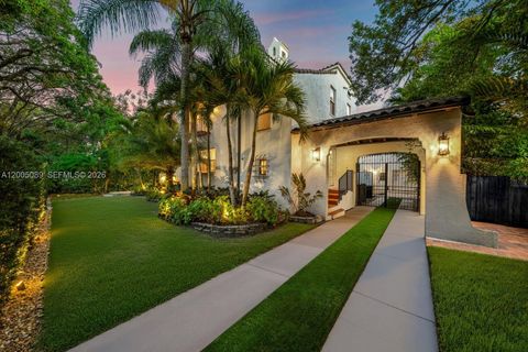 Tiny photo for 130 NE 45th St, Miami, FL 33137 (MLS # A12005089)