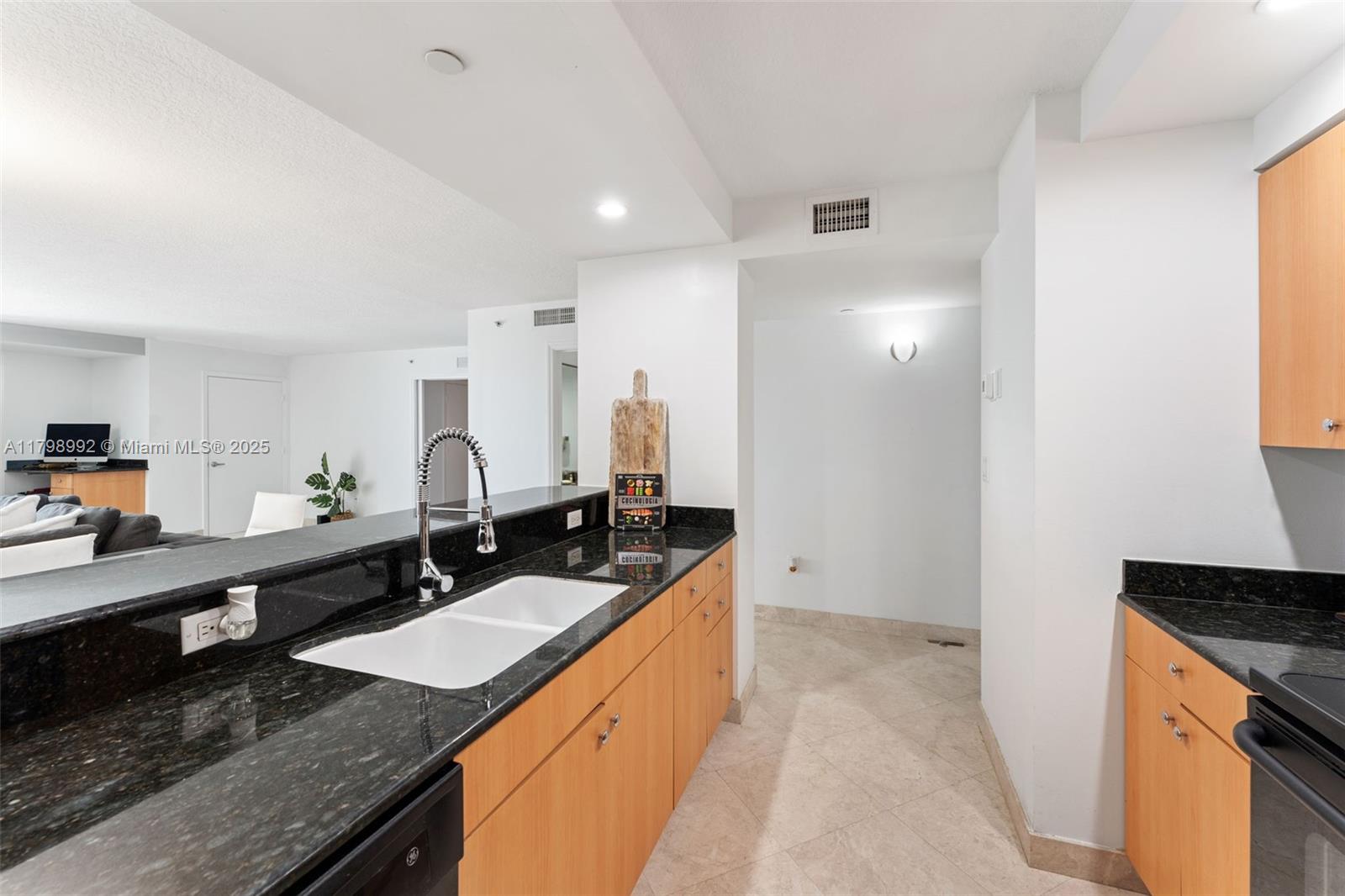 6917 Collins Ave 607
