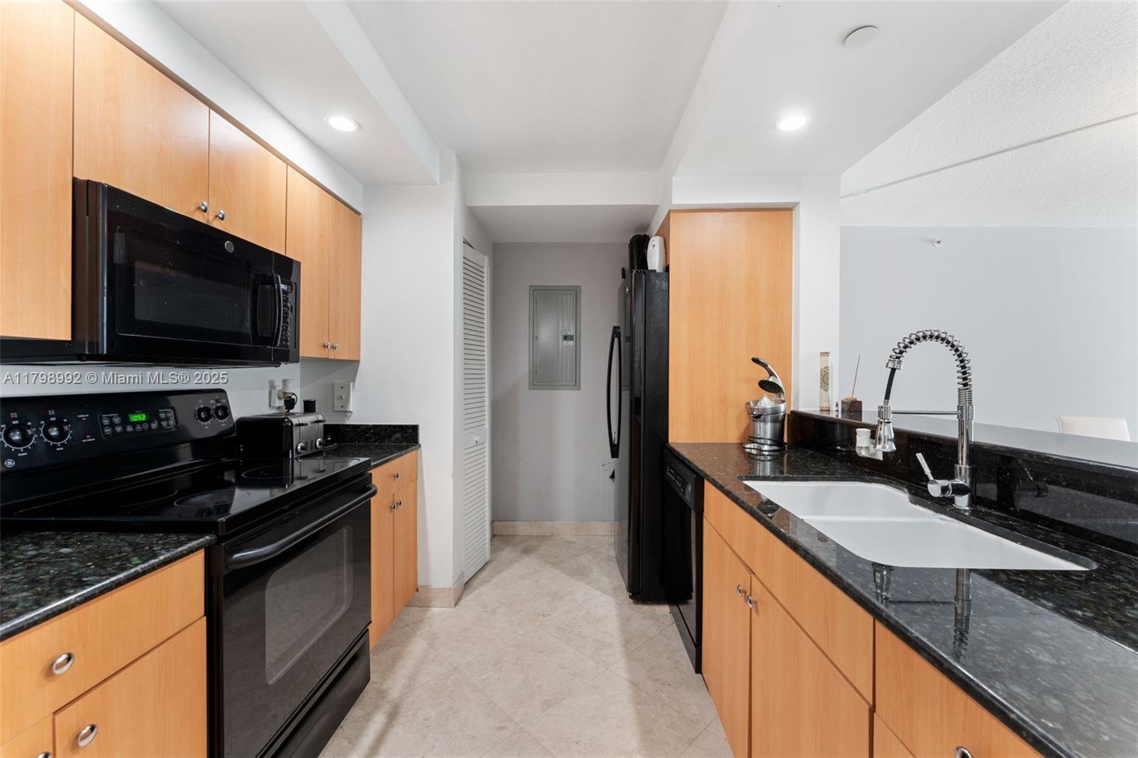 6917 Collins Ave 607
