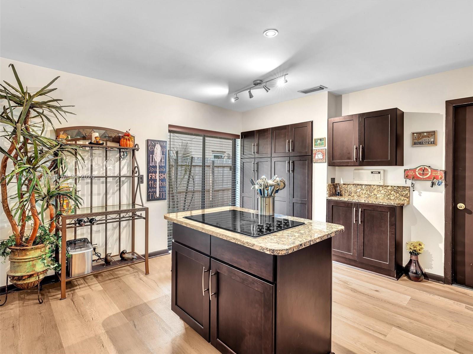 BOULEVARD WOODS NORTH - Residential