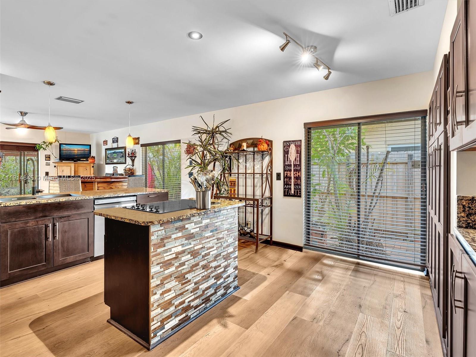 BOULEVARD WOODS NORTH - Residential