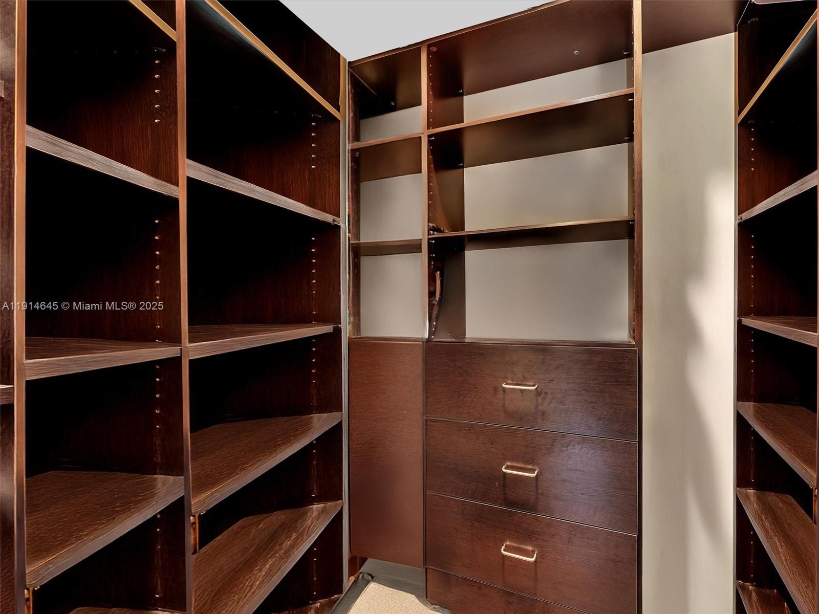 BOULEVARD WOODS NORTH - Residential