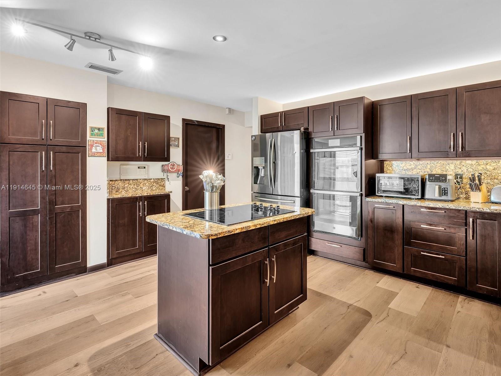 BOULEVARD WOODS NORTH - Residential