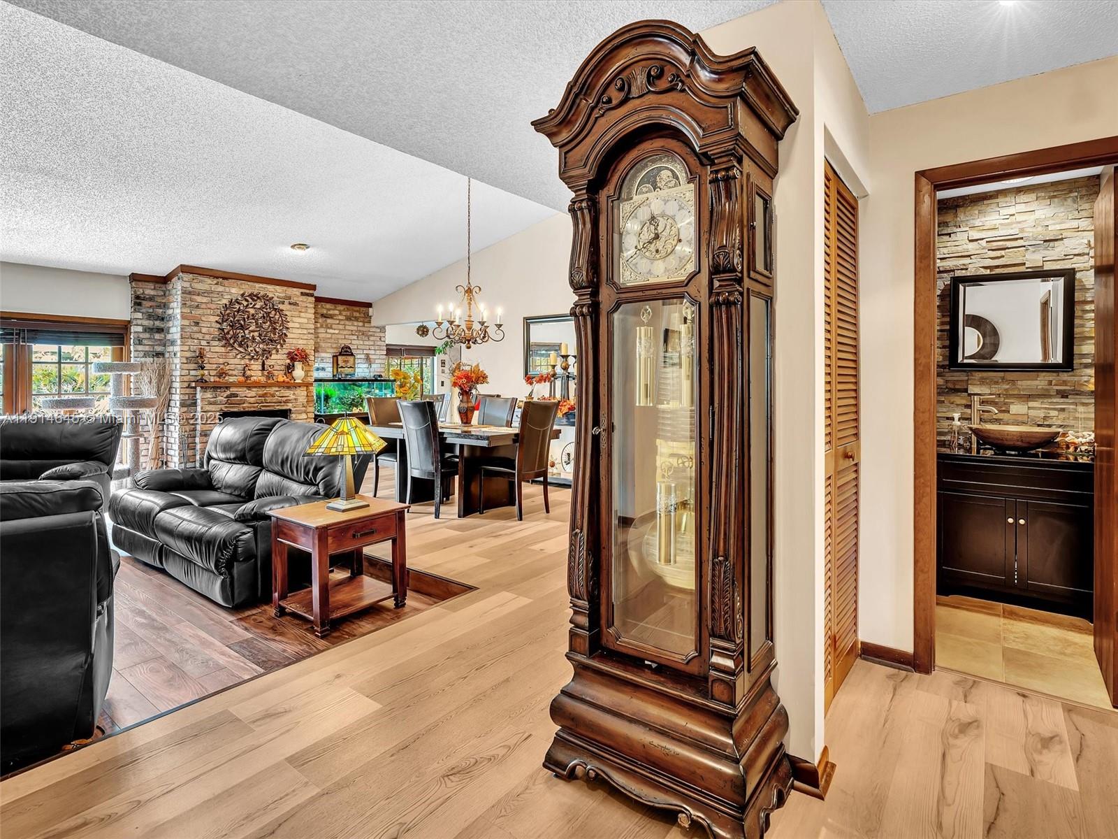 BOULEVARD WOODS NORTH - Residential