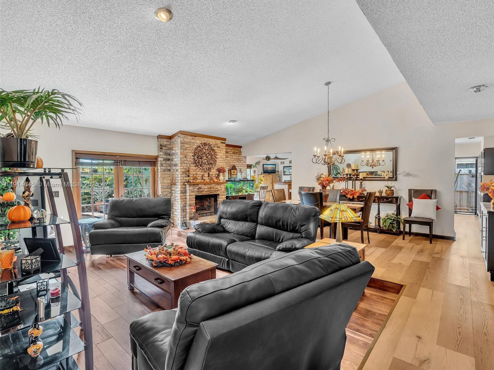 BOULEVARD WOODS NORTH - Residential