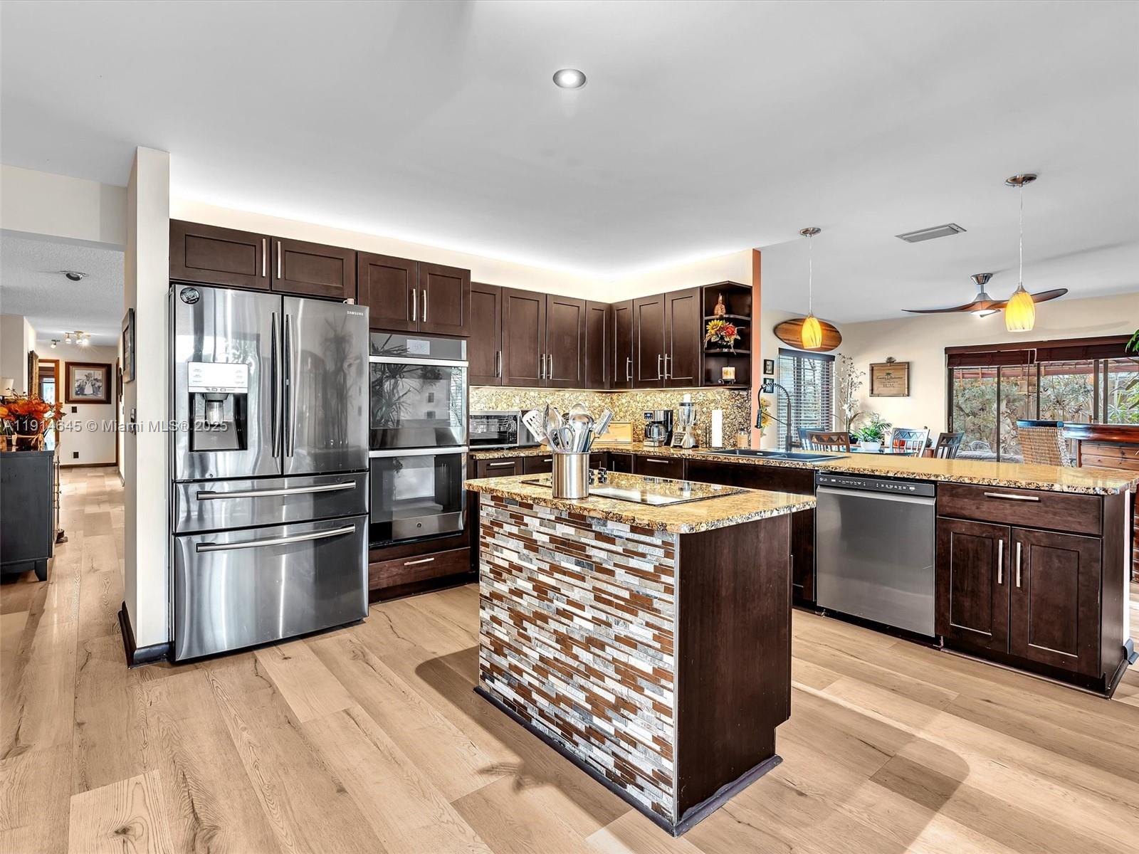 BOULEVARD WOODS NORTH - Residential