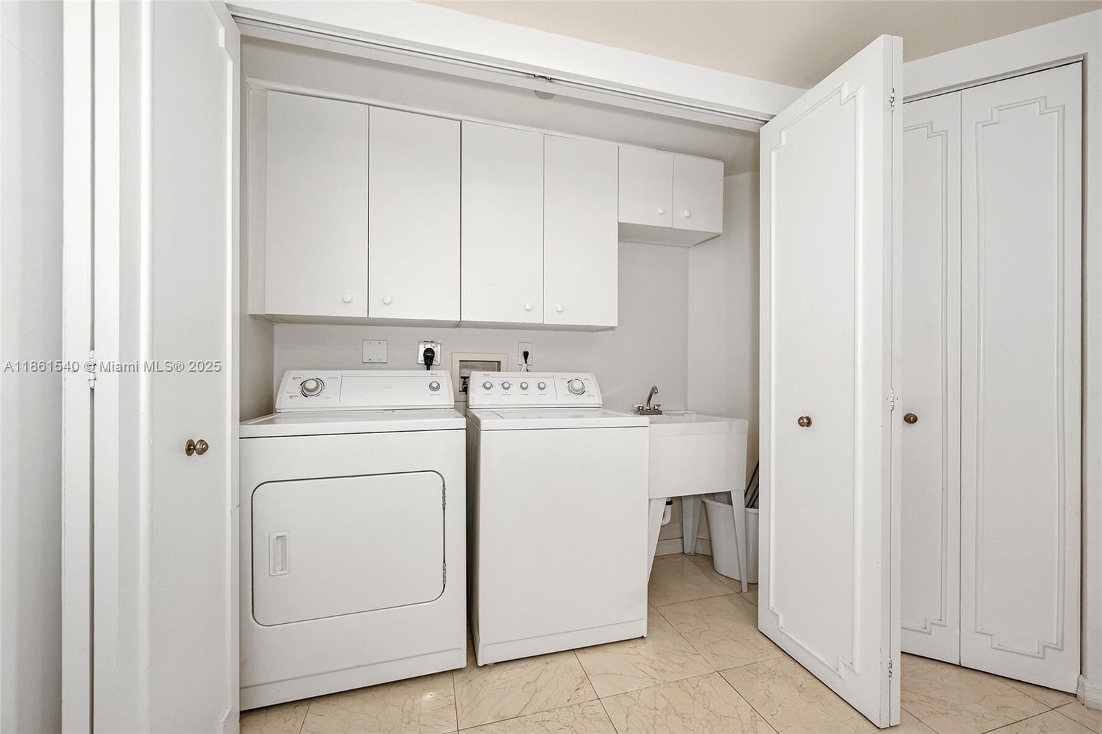 SOLIMAR CONDO - Residential