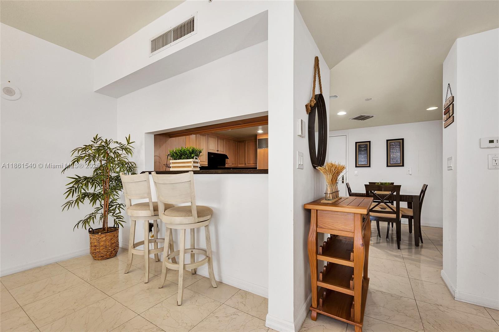 SOLIMAR CONDO - Residential