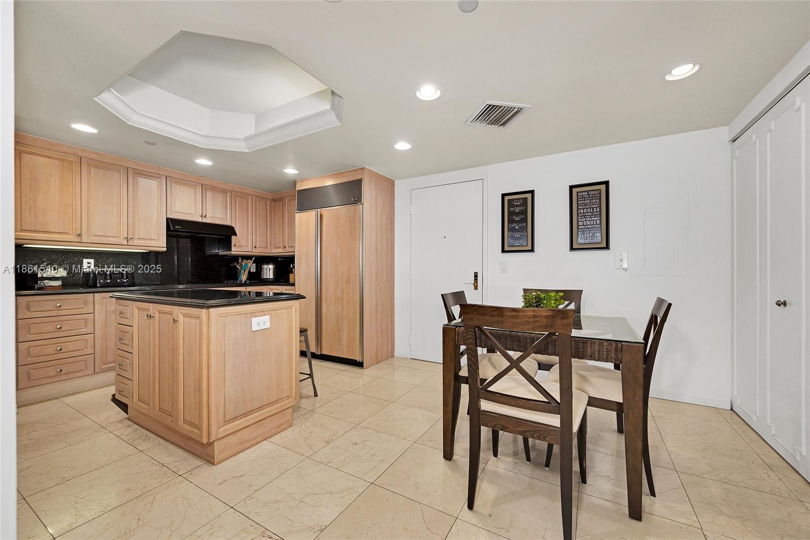 SOLIMAR CONDO - Residential