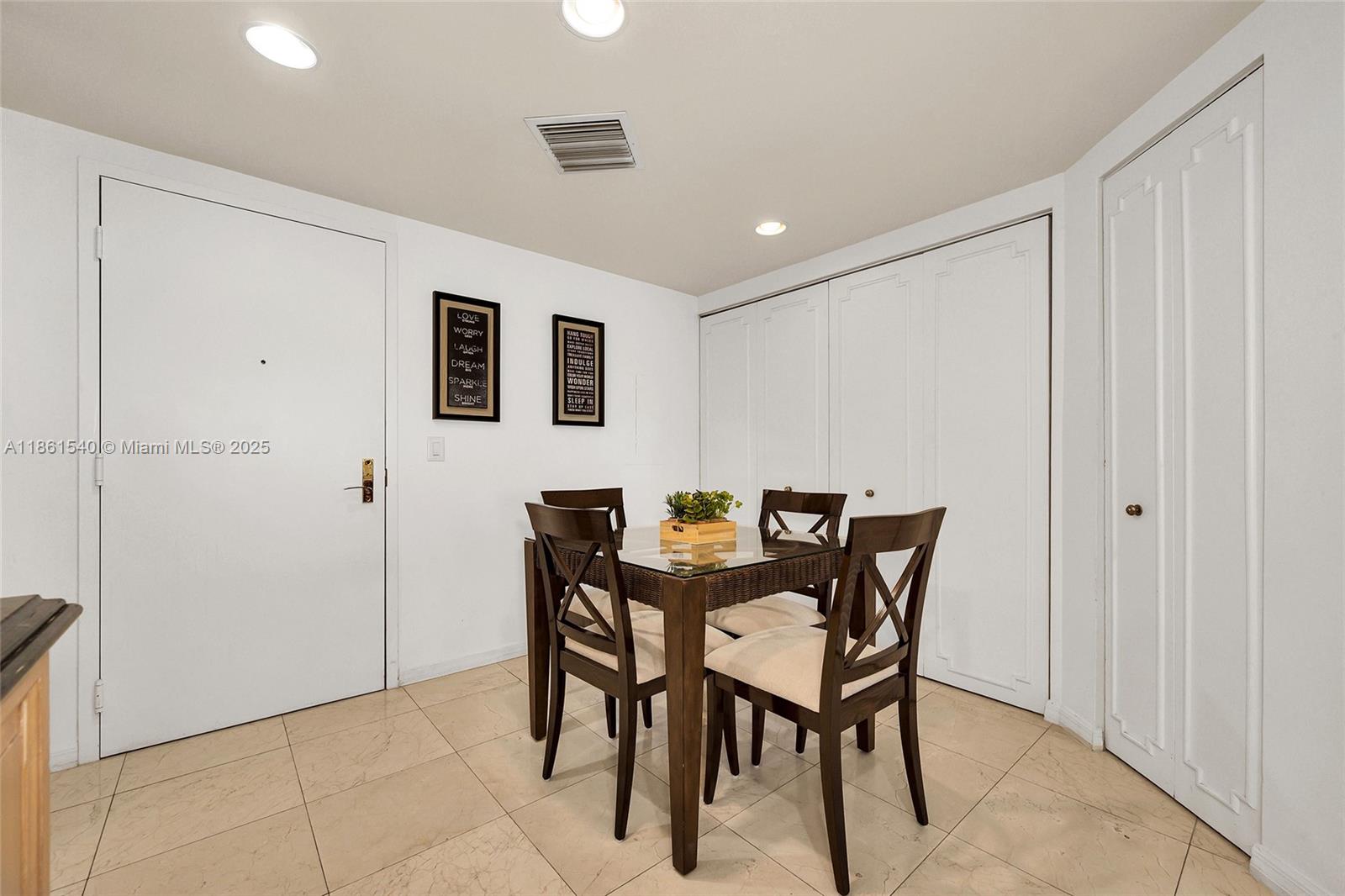 SOLIMAR CONDO - Residential